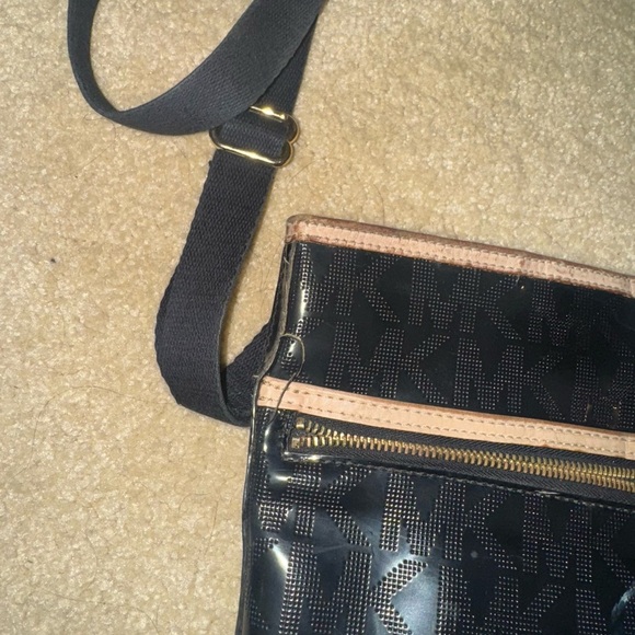 Michael Kors Glossy Black Crossbody Bag - Picture 2 of 6